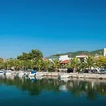 Elia * 스칼라소티로스